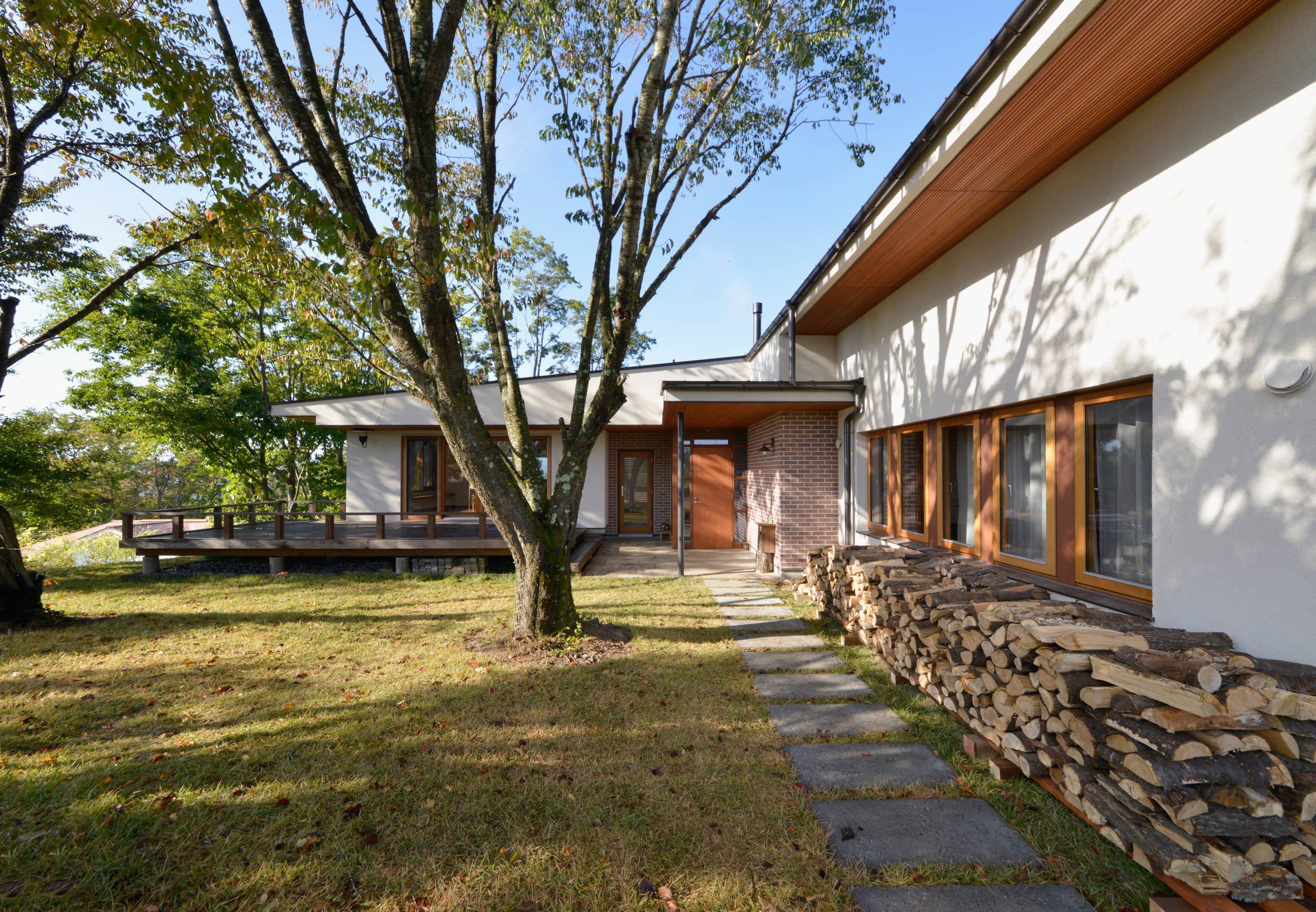 傾斜地の家 Scandinavian Exterior By 株式会社 シーンデザイン建築設計事務所 Houzz