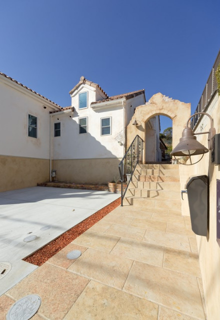 光と青空 緑が映える 味わい深い漆喰壁のフレンチ平屋 Exterior Kobe By フレンチ工房神戸 Houzz