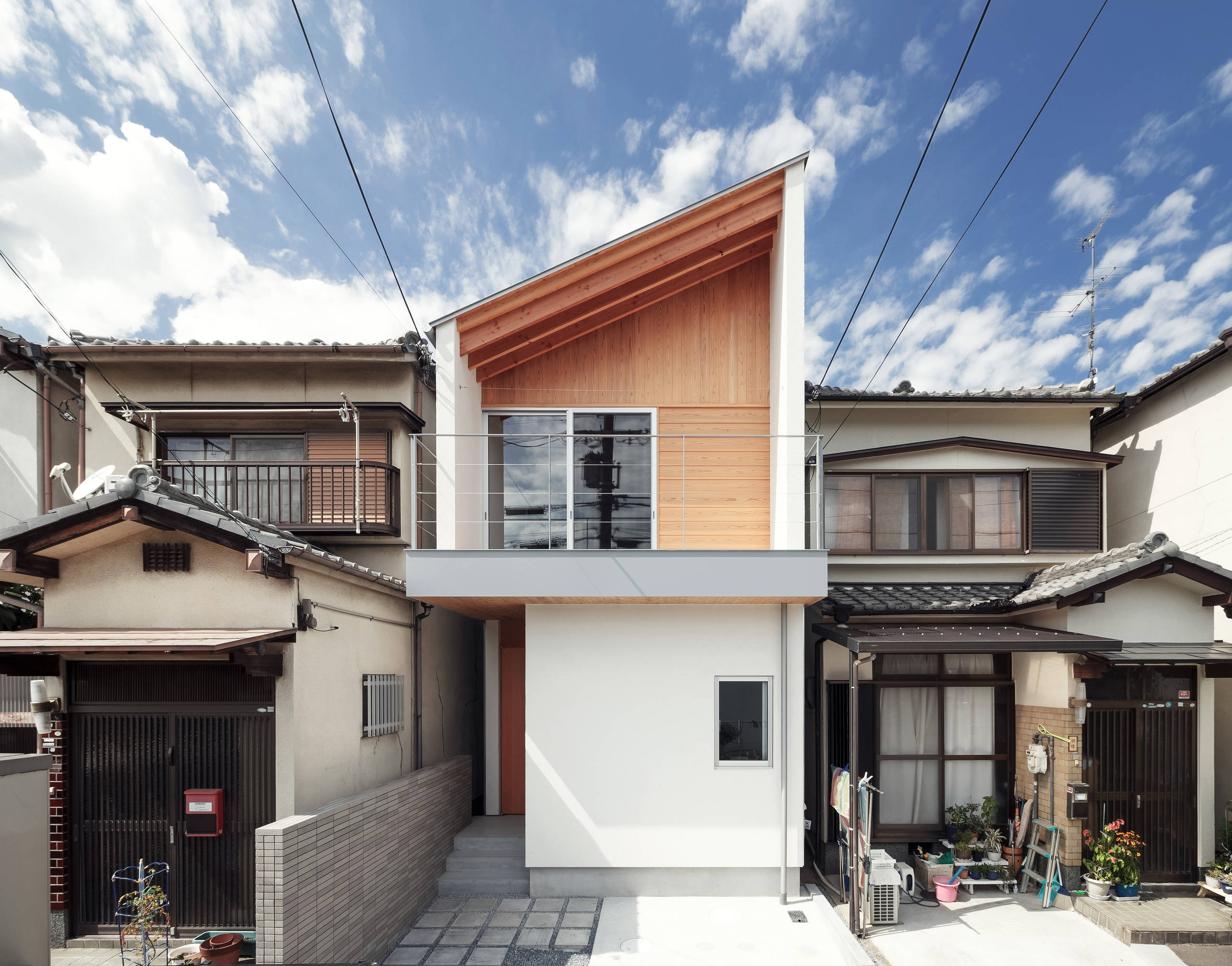 おしゃれなモダンスタイルの家の外観の画像 21年9月 Houzz ハウズ おしゃれなモダンスタイルの家の外観の画像 21年9月 Houzz ハウズ