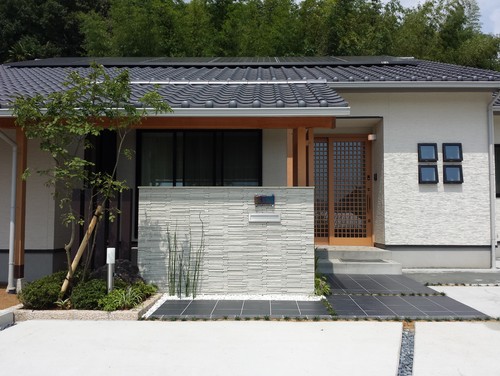 屋根のある和風の門にときめいて Houzz ハウズ