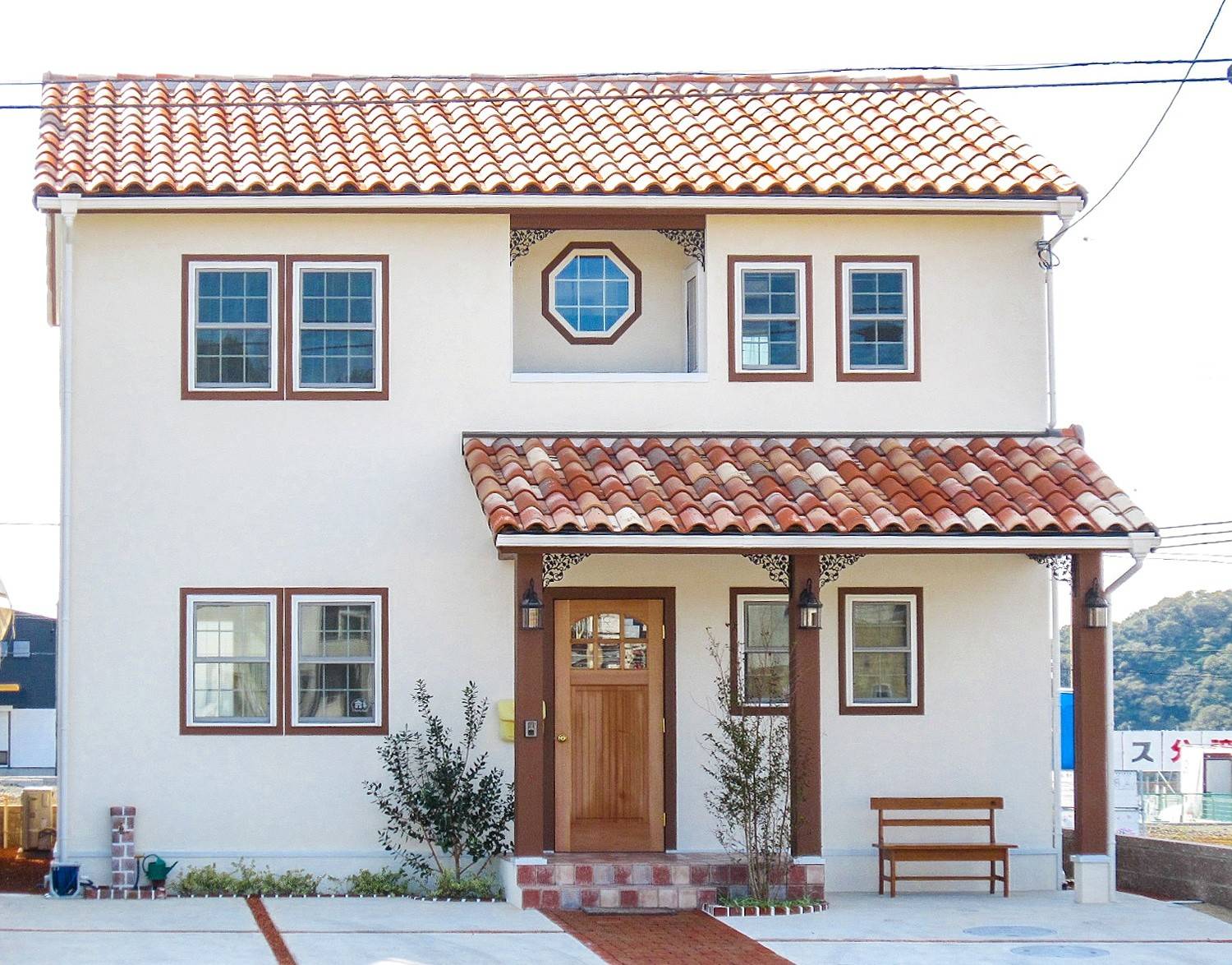 おしゃれな地中海スタイルの家の外観の画像 21年10月 Houzz ハウズ