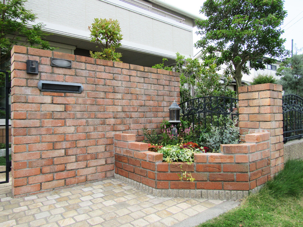 和風から洋風へ大変身 アンティークレンガのお庭 Classique Facade Autres Perimetres Par Ieniwa工房 株式会社 Houzz