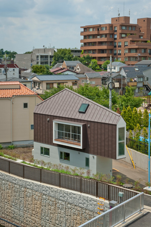 Houzzツアー 川に寄り添うように立つ 風景とつながる小さな家 Houzz ハウズ