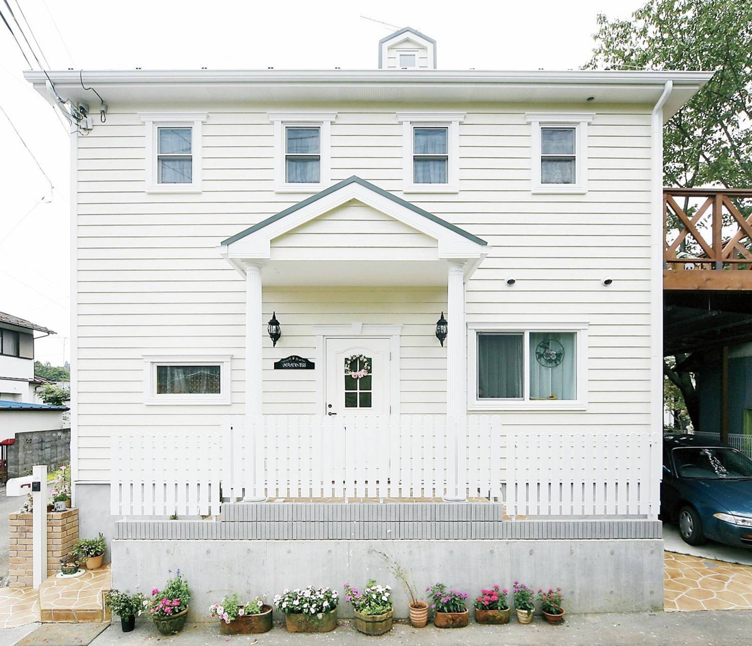 外国映画に出てきそうな白い外壁のジョージアンスタイル Victorian Exterior Tokyo Suburbs By 株式会社 コグマホーム Houzz