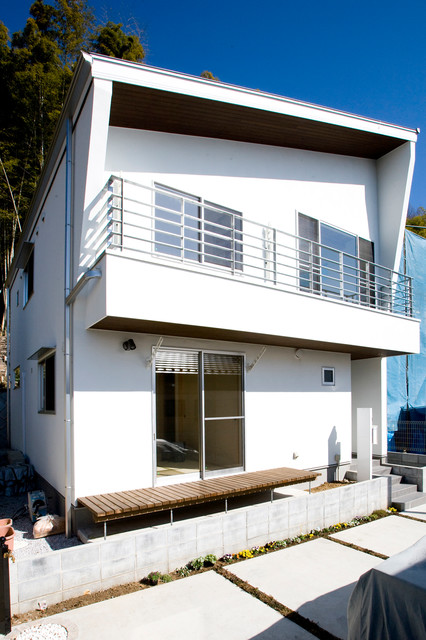 外観です 軒裏は木を貼っています 白い外壁とのコントラストが美しいです バルコニー手摺は特注アイアンです Modern Exterior Other By 下田設計 Houzz 外観です 軒裏は木を貼っています 白い外壁とのコントラストが美しいです バルコニー手摺は特注アイアンです Modern Exterior Other By 下田設計 Houzz