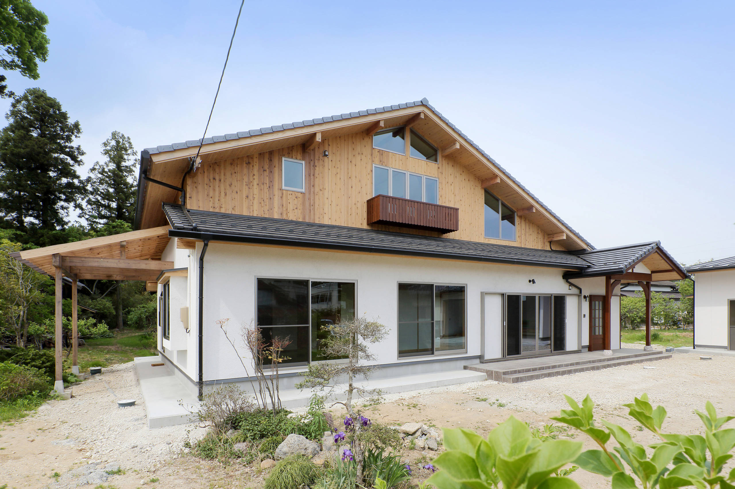 おしゃれな和風の家の外観の画像 21年9月 Houzz ハウズ