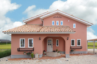 おしゃれな地中海スタイルの瓦屋根の家の画像 21年9月 Houzz ハウズ