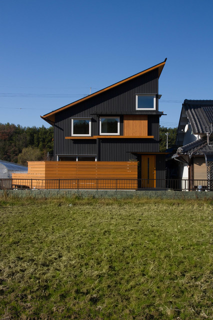 大きな片流れ屋根の離れ モダン 家の外観 他の地域 平野住建 Houzz ハウズ