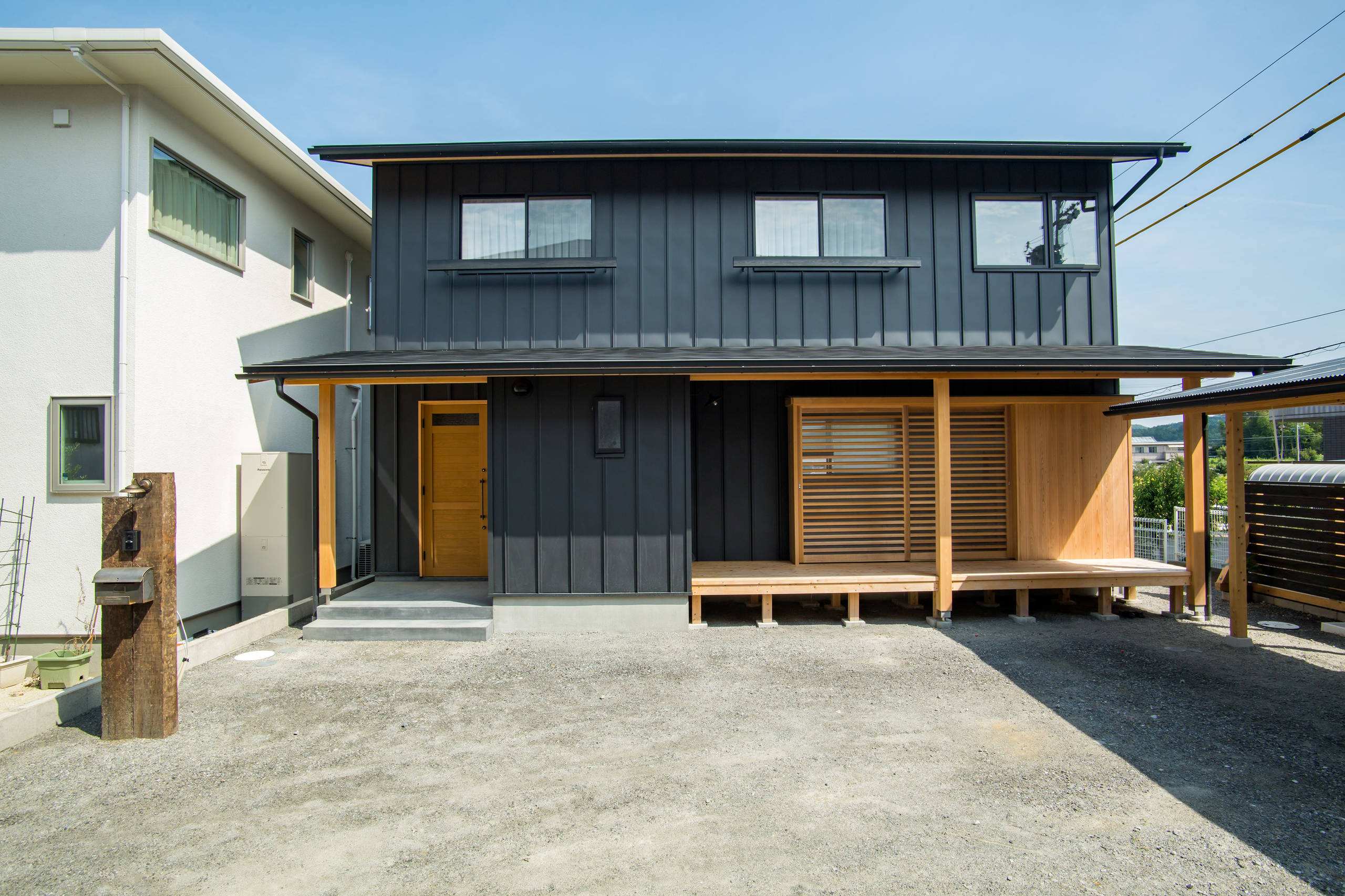 おしゃれな和風の黒い外観の家の画像 21年9月 Houzz ハウズ