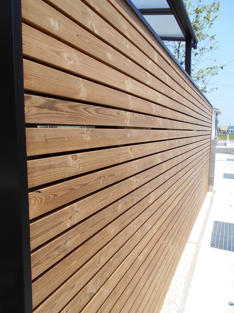 天然木ルーバー材テクニクリック 樹種ノーザンパインサーモ 北欧 家の外観 他の地域 Vetedy Japan Houzz ハウズ