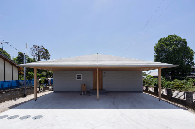 小郡の家 平屋の大屋根 Moderne Facade Fukuoka Par Atelierkoma一級建築士事務所 Houzz