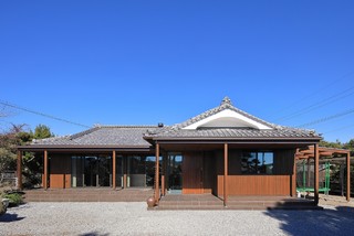 おしゃれな家の外観 寄棟屋根の家 平屋の画像 21年9月 Houzz ハウズ