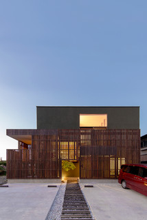 木ルーバーと箱型の外観 Asiatisk Hus Facade Andre Af 株式会社 建築工房dada Houzz