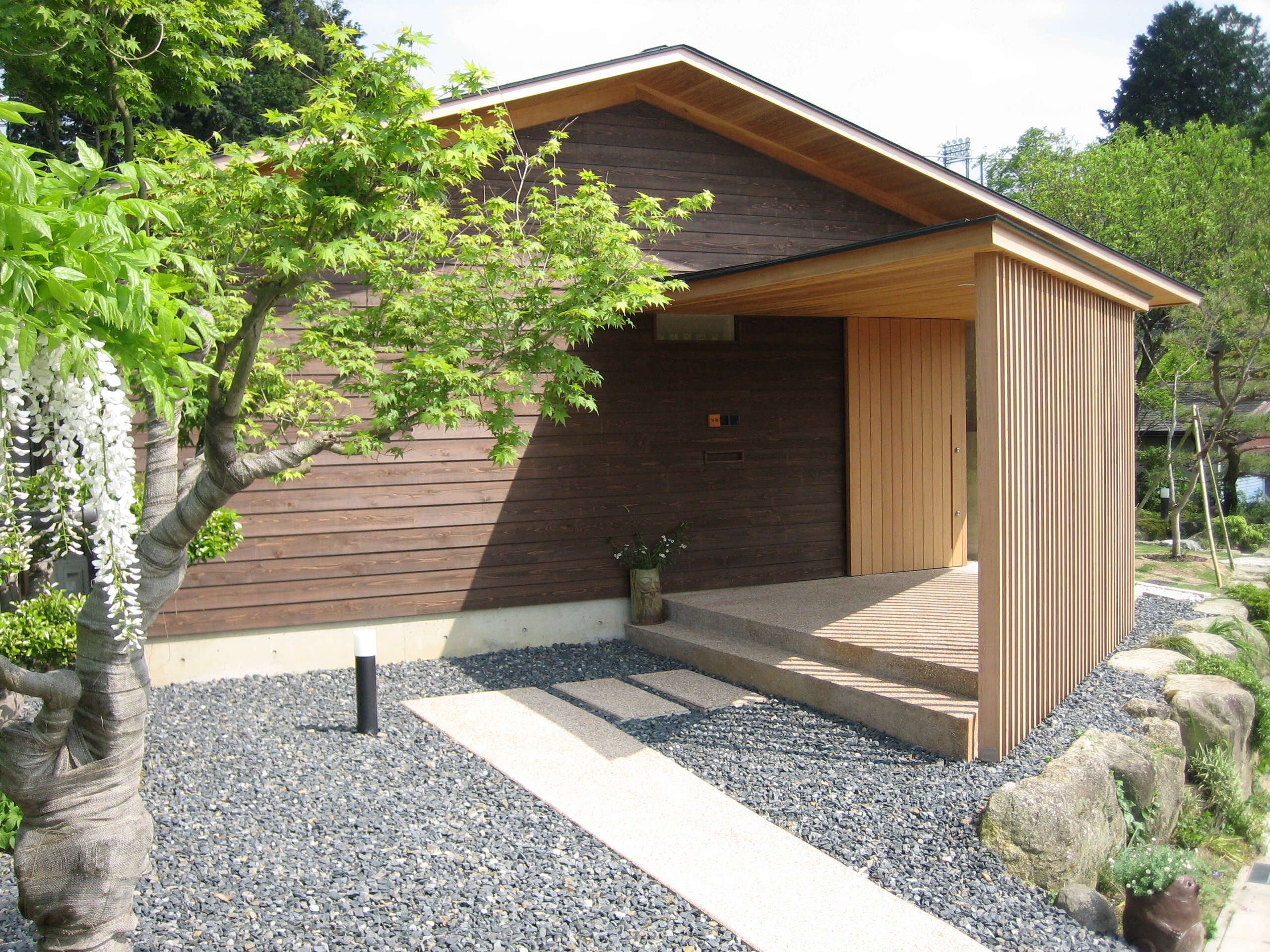 おしゃれな和モダンな家の外観の画像 21年10月 Houzz ハウズ