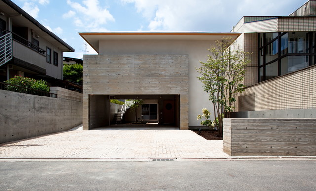 深い軒のある和モダンの外観 家の外観 東京都下 根岸達己建築室 Houzz ハウズ