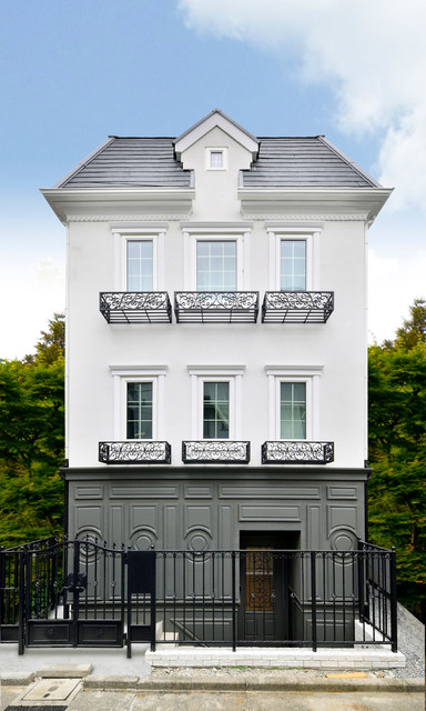 狭小地に立つパリのアパルトマンを忠実に再現した住まい Viktorianskij Fasad Doma Tokio Ot Eksperta メープルホームズインターナショナル Houzz Rossiya
