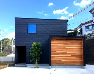 おしゃれな家の外観 片流れ屋根 黒い外観の家の画像 21年9月 Houzz ハウズ