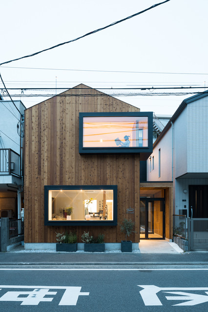 石川町の住居兼クリーニング店 Asiatico Fachada Yokohama De 木名瀬佳世建築研究室 Houzz