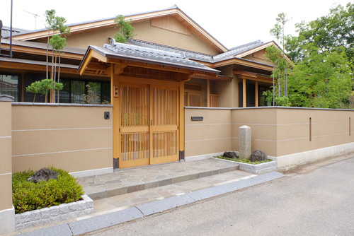 屋根のある和風の門にときめいて Houzz ハウズ