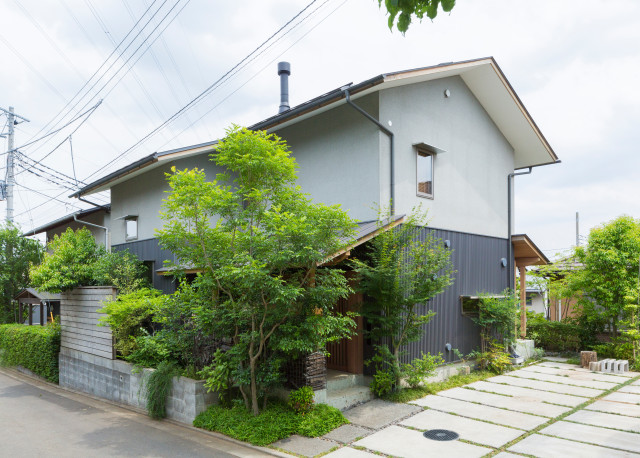 蔵のような外観の街並み モダン 家の外観 他の地域 市中山居 Houzz ハウズ