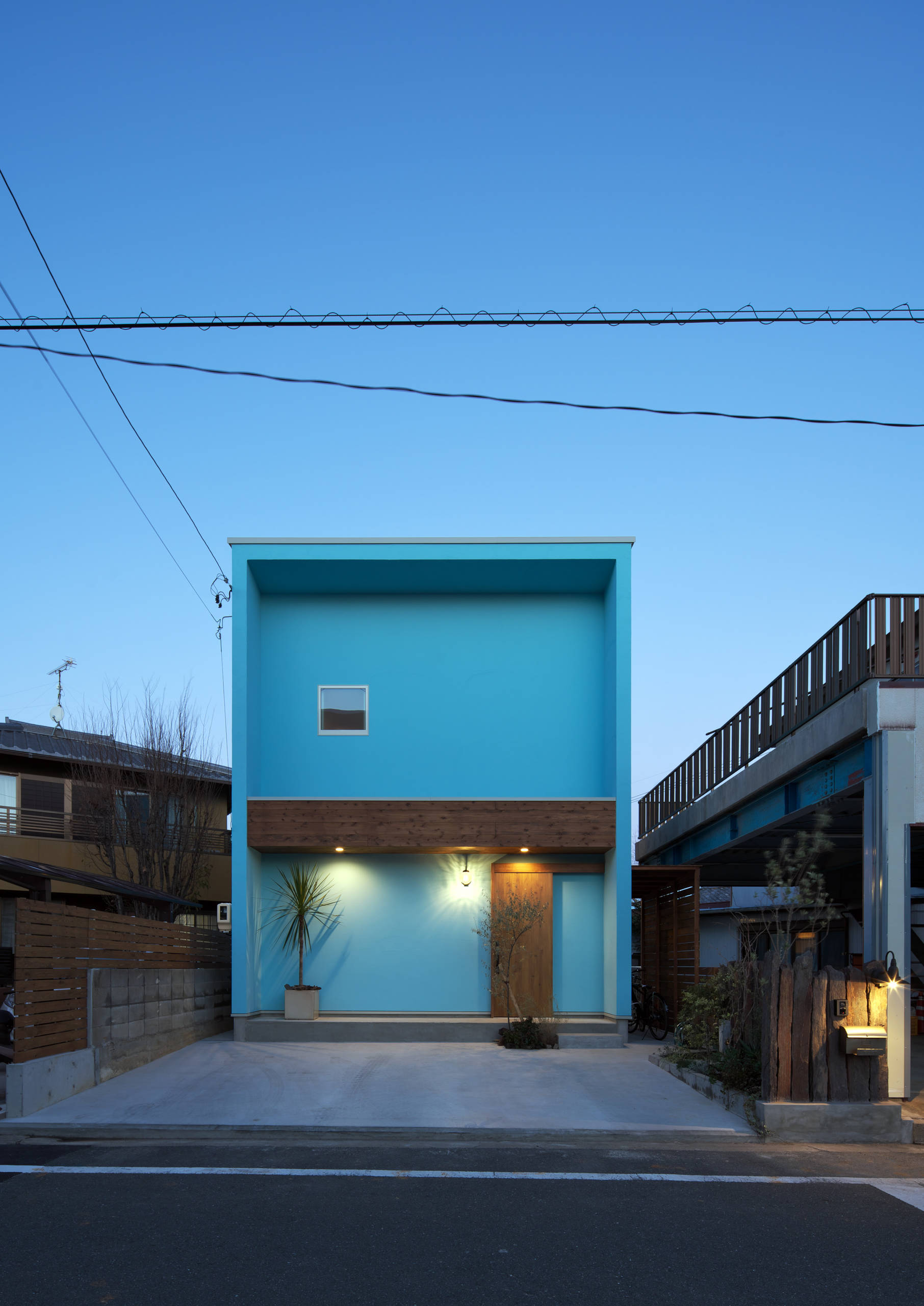 おしゃれな青い家の画像 21年9月 Houzz ハウズ