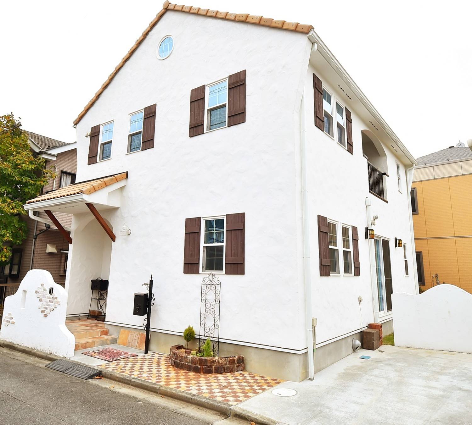 雑貨が似合うナチュラルアンティークなお家 Mediterranean Exterior Tokyo Suburbs By 株式会社コグマホーム Houzz