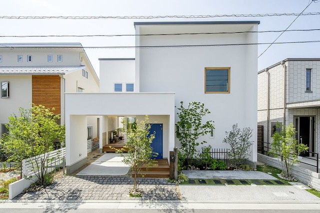 青いドアが目印 家事動線を考えたスタイリッシュな家 American Craftsman Hauser Sonstige Von All House オールハウス株式会社 Houzz