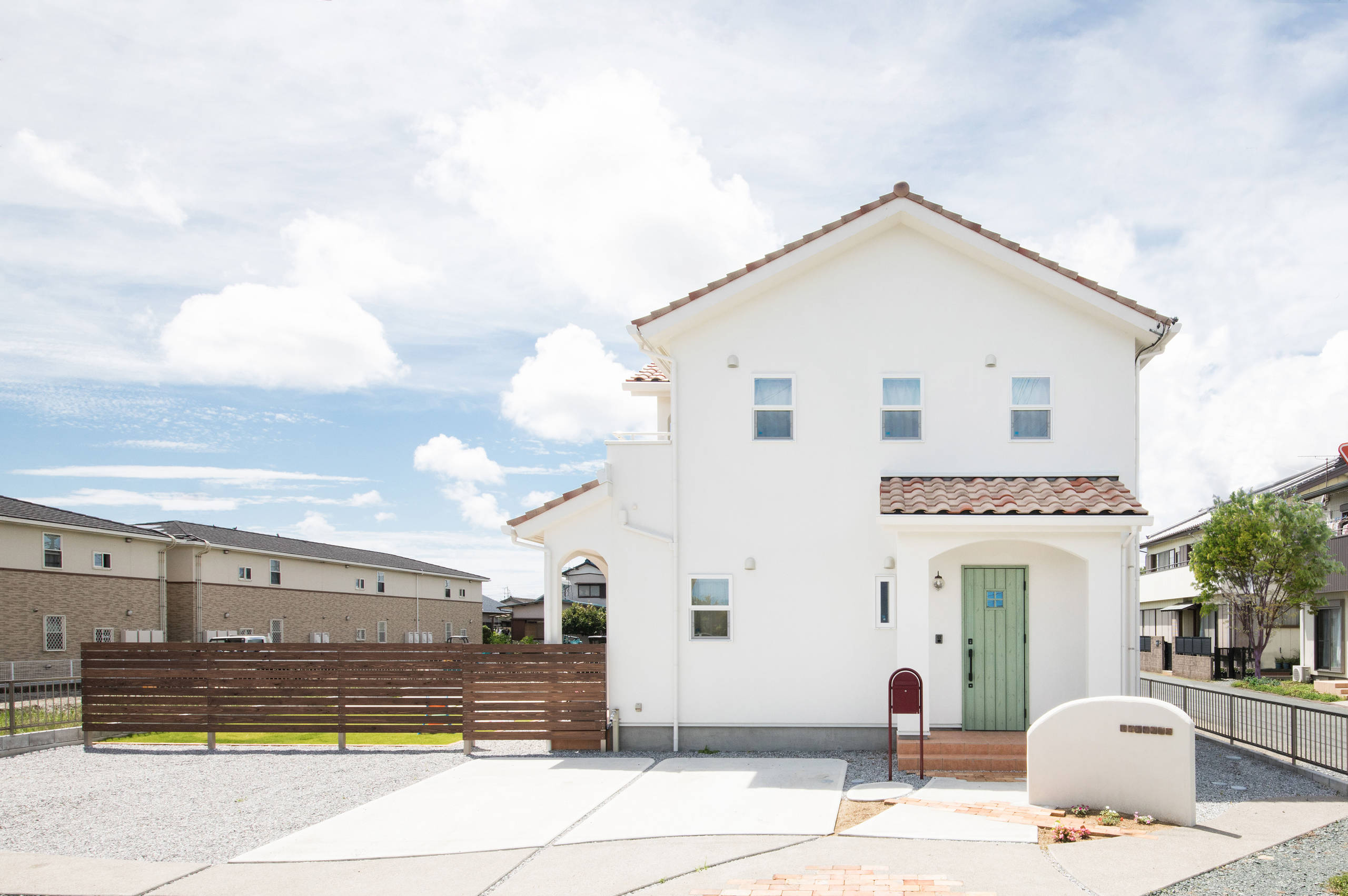 青空とお庭が似合う 屋根付きテラスのプロヴァンス住宅 Mediterranean Exterior Other By 株 アイジーコンサルティング Igスタイルハウス Houzz