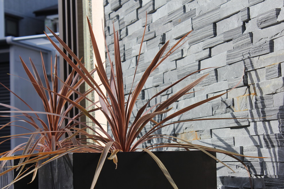 静岡市 プラスｇとインゴットでハイクォリティなクローズエクステリア Modern Exterior Other By 有 あすなろガーデン Houzz