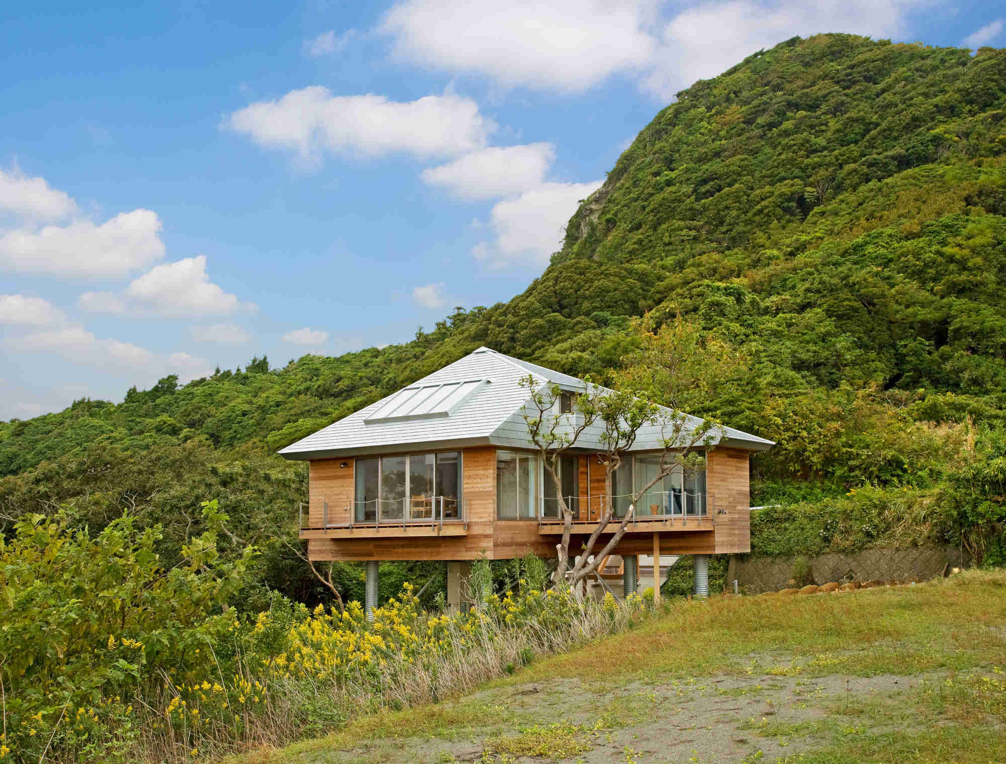 おしゃれな北欧スタイルの家の外観の画像 21年9月 Houzz ハウズ