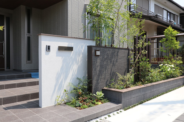 駐車スペースまでお洒落なシンプルモダンエクステリア Modern House Exterior Other By 株式会社ボックスウッド Houzz Uk