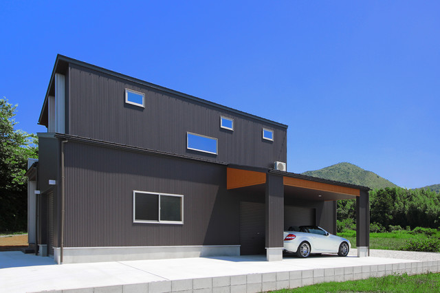 Huge Garage の家 地熱住宅 Midcentury House Exterior Other By Yutori Style 鳥居建設21 Houzz Uk