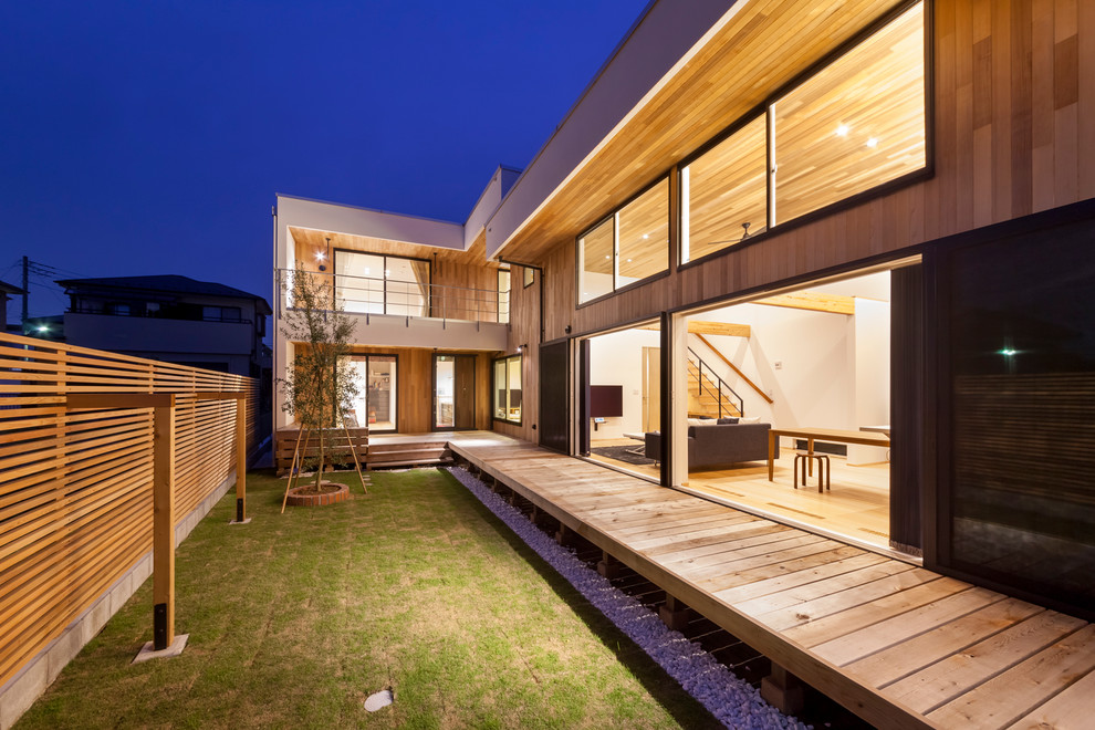 L字型の家 デッキも庭も広々と Modern Exterior Other By 株式会社住工房スタイル