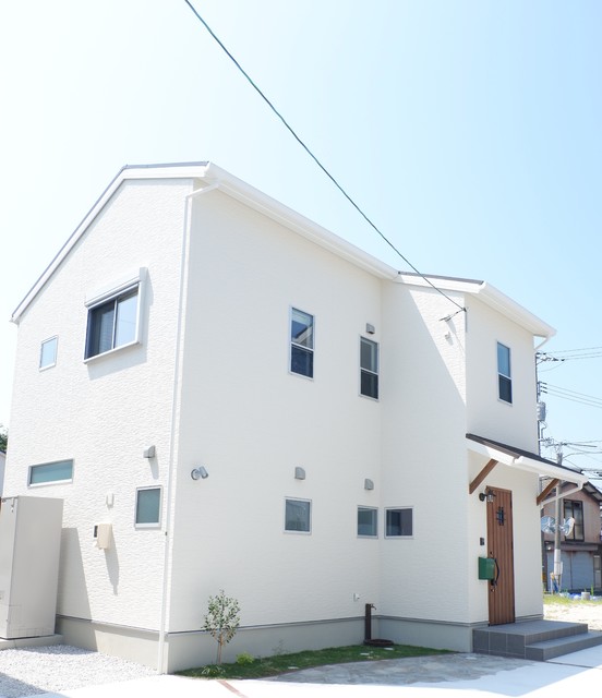 Natural Vintage House Model House Industriell Fasad Annan Av クローバー住工房 鳥取店 Houzz