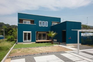 おしゃれなビーチスタイルの家の外観の画像 21年9月 Houzz ハウズ おしゃれなビーチスタイルの家の外観の画像 21年9月 Houzz ハウズ