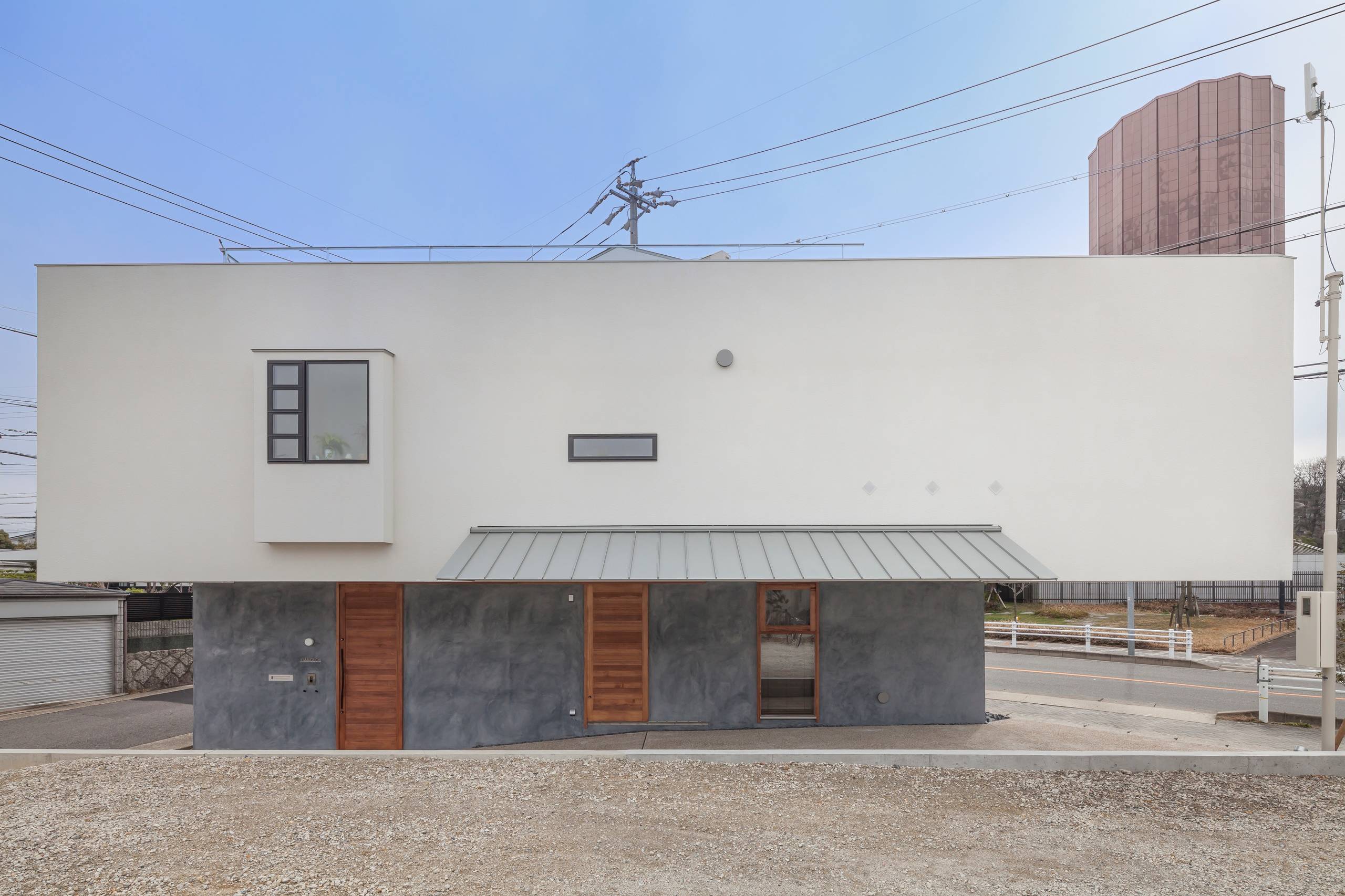 小さいおしゃれな家の外観の画像 - 2021年10月  Houzz (ハウズ)