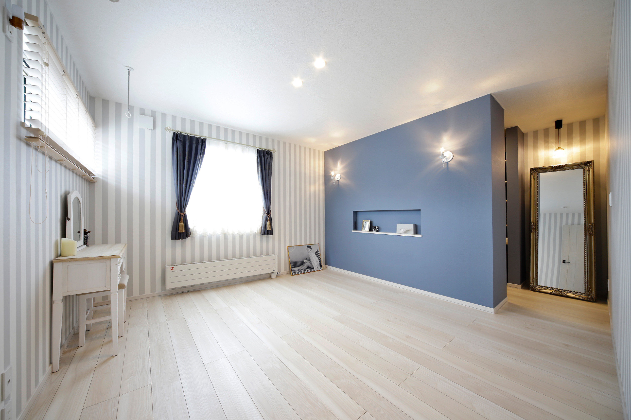 ストライプとネイビーのアクセントクロスが素敵な空間 Scandinavian Bedroom Sapporo By 豊栄建設株式会社 Houzz