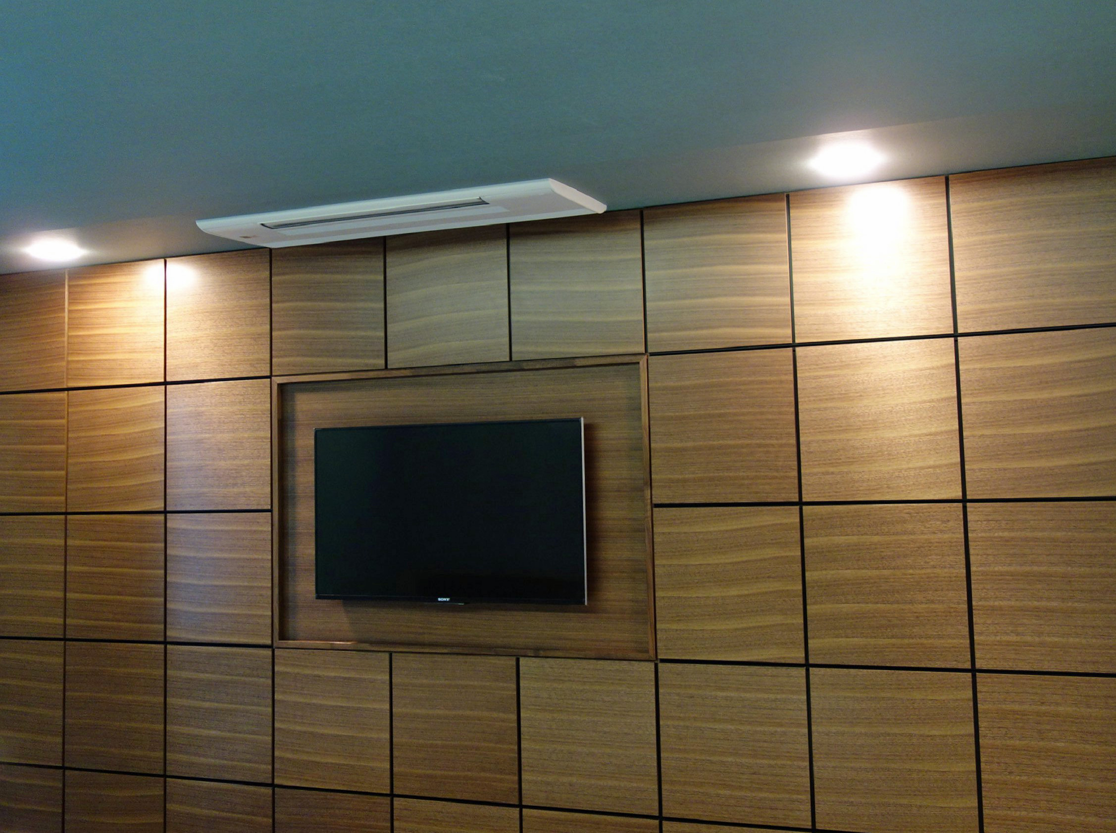壁掛けテレビのある寝室 Bedroom Other By インセンス Houzz