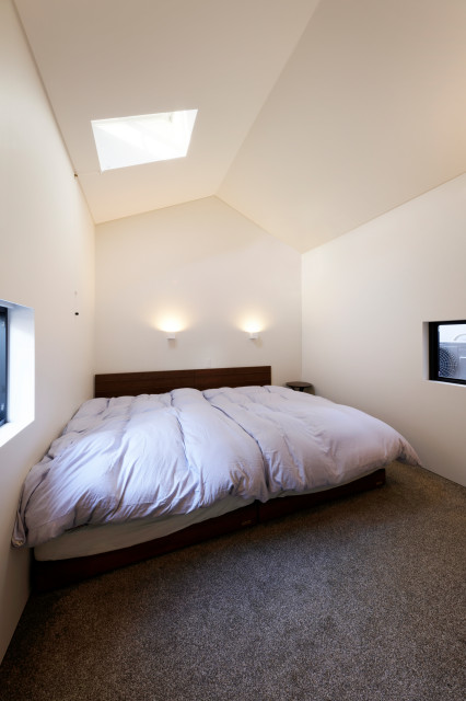 大空間ldkやホテルライクな玄関 こだわりのスチール階段が印象的な旗竿地3階建て住宅 モダン 寝室 他の地域 あんじゅホーム Houzz ハウズ