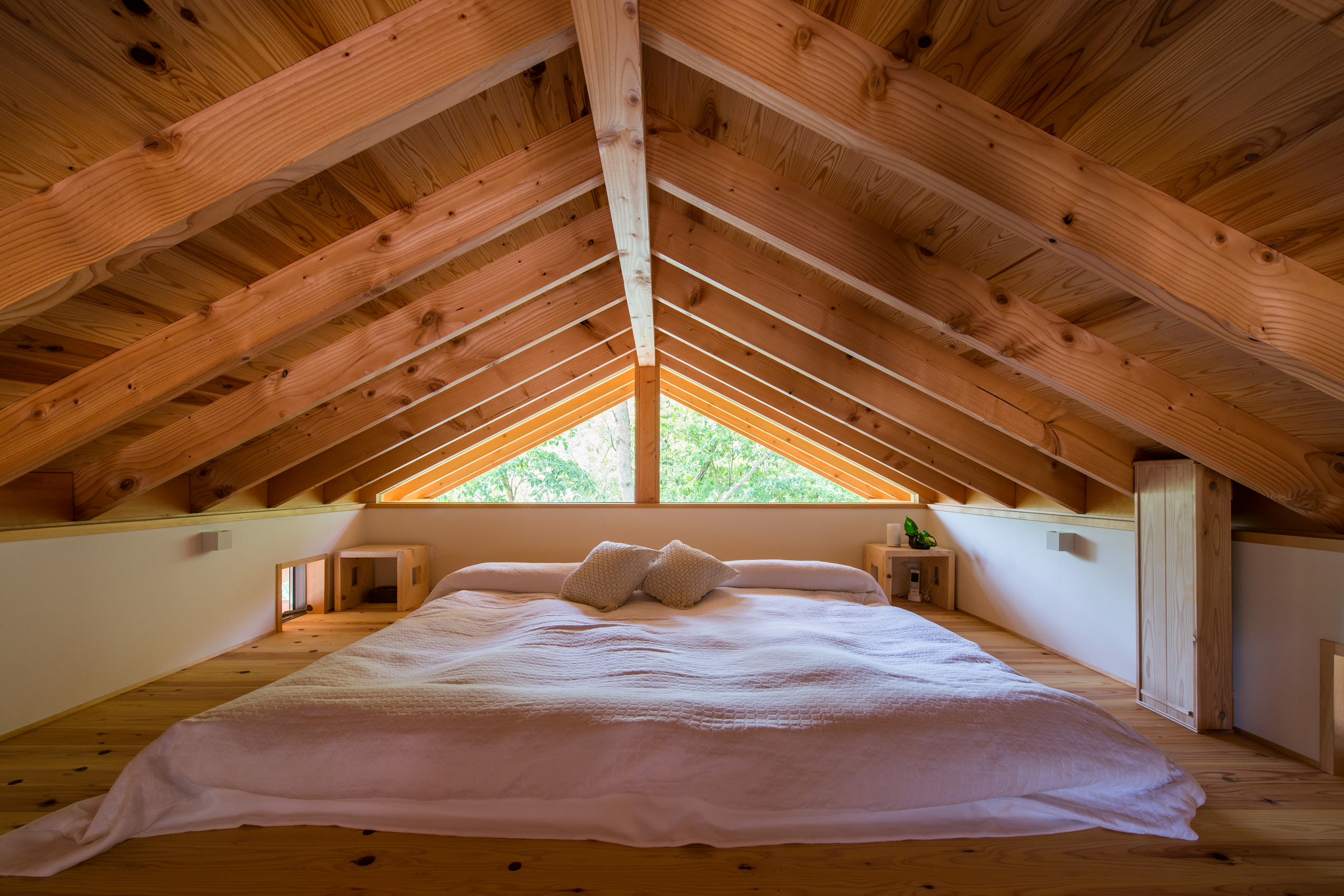 木目調のおしゃれな寝室の画像 21年10月 Houzz ハウズ