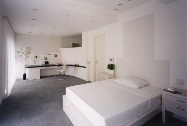 書斎スペースのある寝室 Moderne Chambre Autres Perimetres Par フォルムザール Houzz