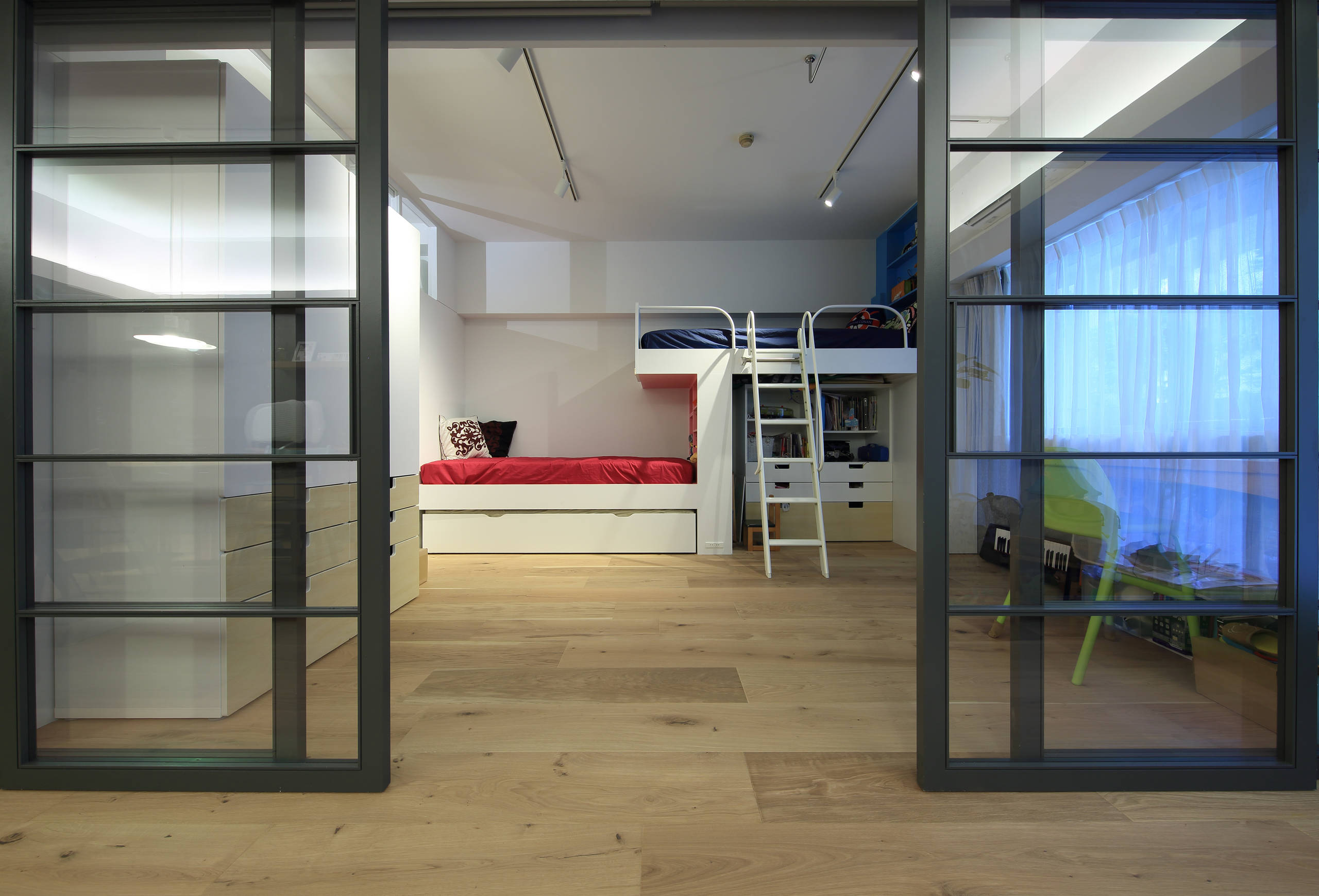 麹町マンションリフォーム Modern Bedroom Tokyo By 山崎壮一建築設計事務所 Houzz