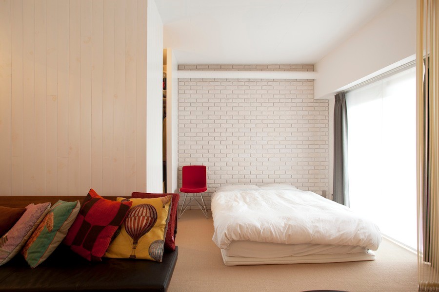 Cabin ザイルの床 羽目板の部屋 レンガの壁 Bedroom Tokyo By Blue Studio Houzz