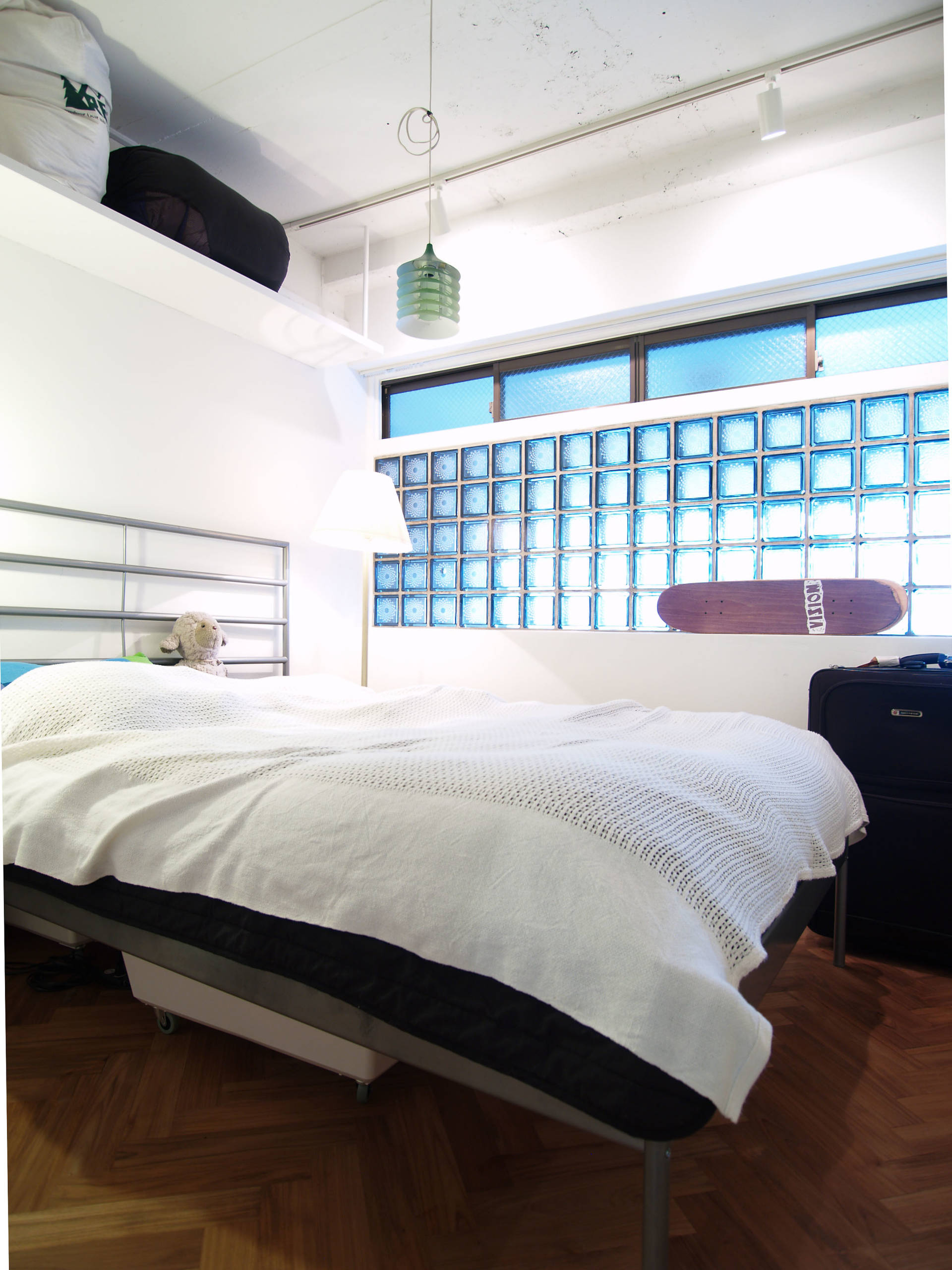 Costa 部屋の真ん中に自転車を吊るして Industrial Bedroom Tokyo By Blue Studio Houzz