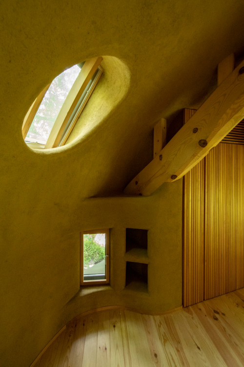 軽井沢の究極の隠れ家 地元の土と木でつくった心地のよい別荘 Houzz ハウズ