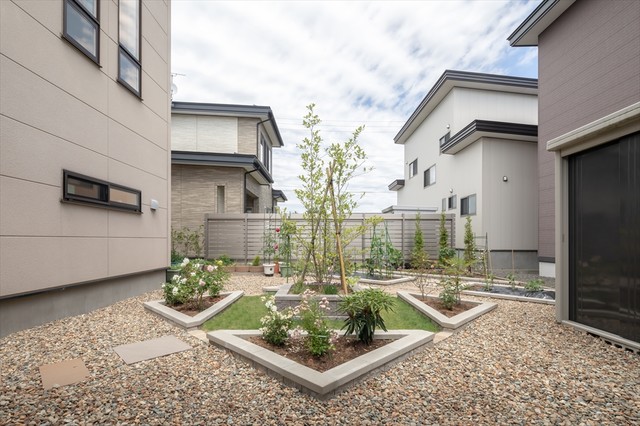 お庭に描いた模様のような花壇ガーデン Jardin Otras Zonas De カントリーガーデン Houzz
