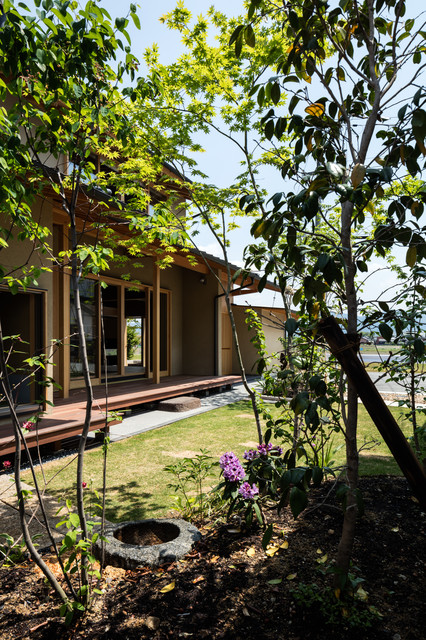 お庭よりウッドデッキをみる Japansk Tradgard Annan Av 小笠原建築研究室 Houzz