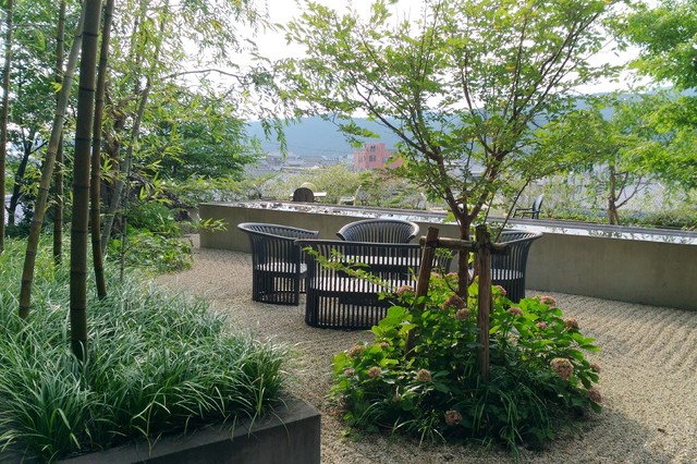 ぬばたまの庭 Japonais Jardin Autres Perimetres Par Dominik Zoen 植物や石の心を活かす庭造り Houzz