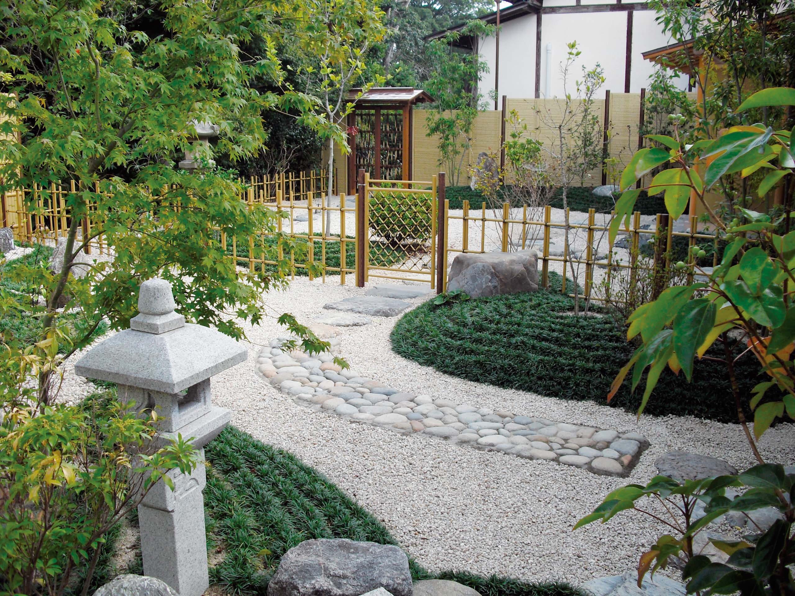 みす垣と四ツ目垣を配した本格和風庭園 Japanese Landscape Other By 株式会社タカショー Houzz