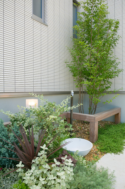 アンティークレンガの小道とグリーンが鮮やかな一宮市の庭 Farmhouse Garden Nagoya By D S Garden Houzz